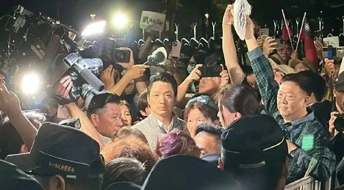 皇冠足球管理平台出租_岛内风向变了?台湾退将发声:我们最大的敌人就是赖清德皇冠足球管理平台出租,不一般