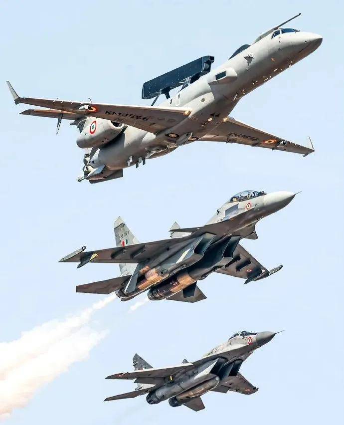 皇冠信用网出租足球_印度航母行踪曝光！180度掉头返航皇冠信用网出租足球，这是在躲巴基斯坦的导弹吗？