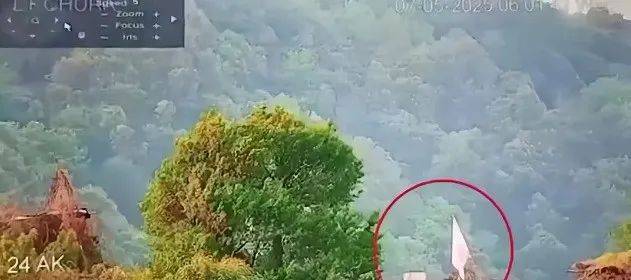 正版皇冠信用网开户_地面战斗爆发正版皇冠信用网开户，国产VT-4坦克迎来首战：SH-15卡车炮全线碾压印军