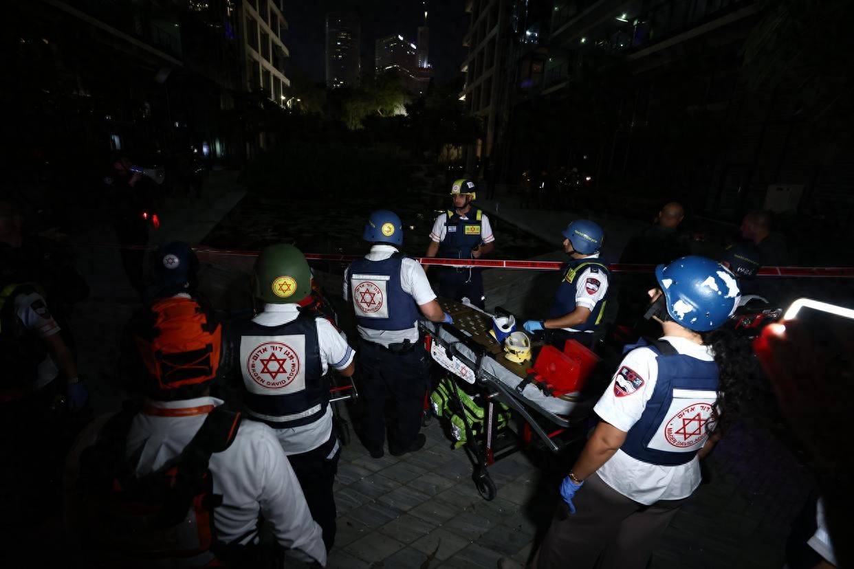 奥克兰城足球
_伊朗大规模导弹袭击震慑中东奥克兰城足球
，以色列防御体系告急，美国是否会出手相助？