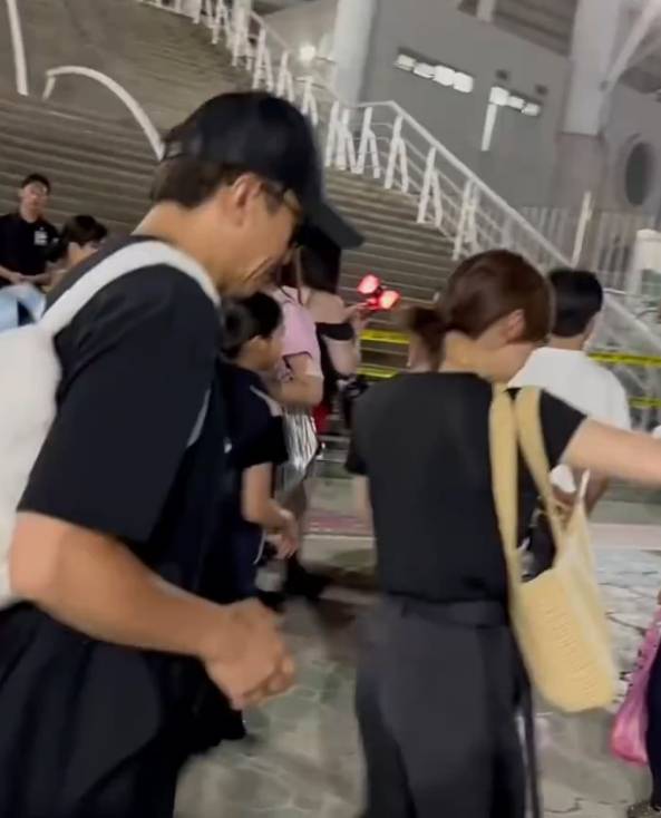 怎么弄皇冠信用网_邓超孙俪一家现身现身韩国高阳 观看BLACKPINK世界巡演