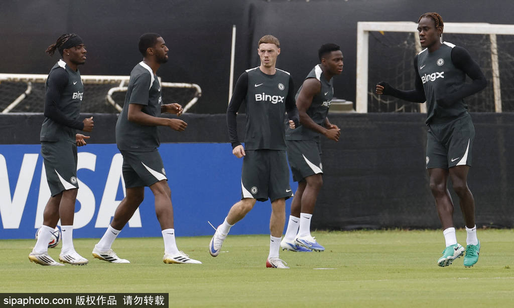 皇冠体育官网_切尔西3:0碾压巴黎皇冠体育官网！冷面天才科尔·帕尔默一战封神