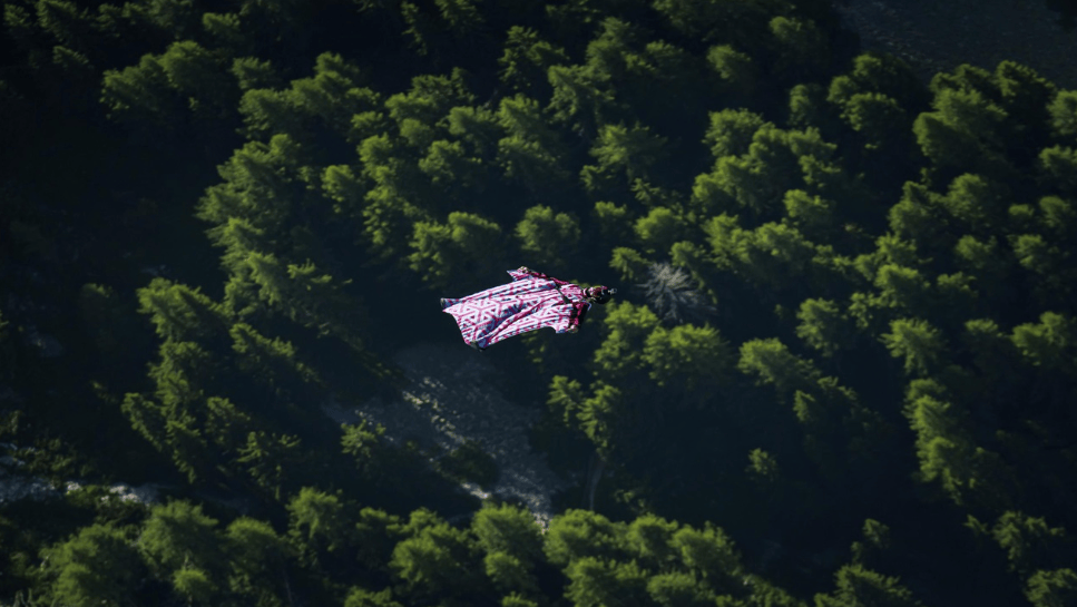 皇冠信用网会员注册网址_25岁中国翼装飞行者在意大利飞行时不幸撞上山壁遇难