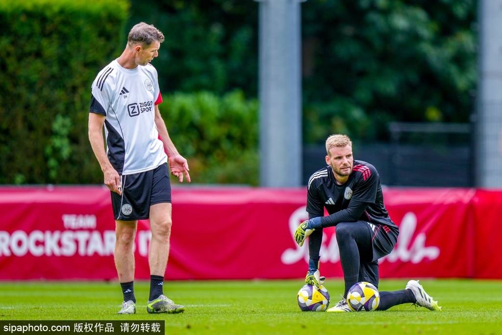 皇冠信用网登1,登2,登3出租_曼联双喜临门：奥纳纳与齐尔克泽伤愈复出皇冠信用网登1,登2,登3出租，备战英超首战阿森纳