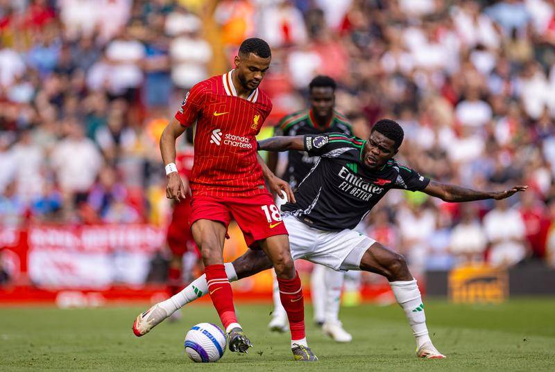 皇冠足球平台代理_英超前瞻：利物浦有懈可击 新赛季军枪城车四队争冠