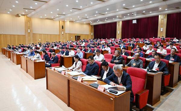 皇冠信用網代理申条件_黑龙江省政协十三届十一次常委会会议召开