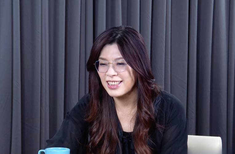 皇冠信用网开户
_两岸和平统一还远吗？登机赴京前皇冠信用网开户
，郑丽文公布人事名单，朱立伦回应特殊，不准打破惯例！