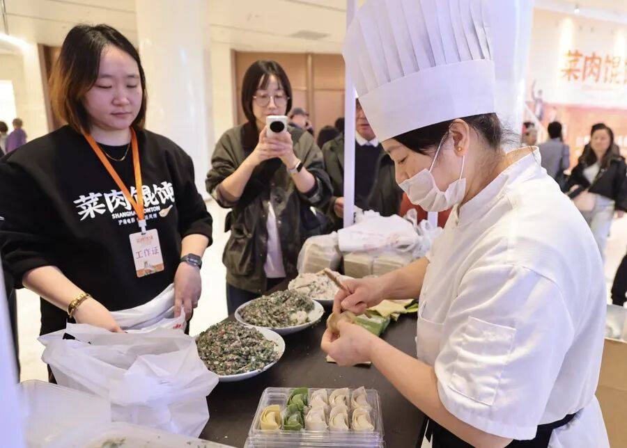 怎么申请皇冠信用網
_沪上著名演员集体现身!全员哽咽全场动容怎么申请皇冠信用網
,有人不惜为它抵押房产!面世在即,最新剧透