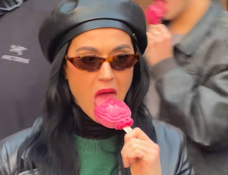 皇冠信用網怎么开通
_知名女歌手在上海迪士尼被偶遇皇冠信用網怎么开通
，见证求婚！“一时不知道谁更幸福”