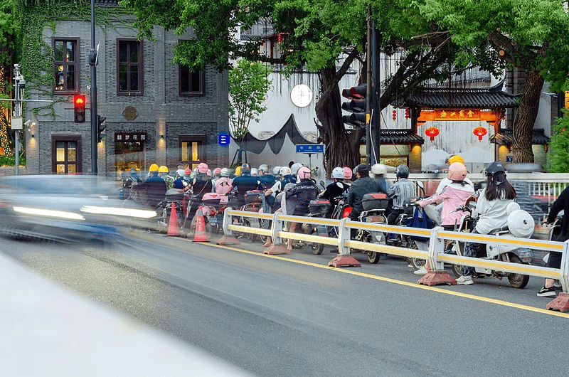 法国足球
_骑电动车还能带孩子吗？解读来了法国足球
！