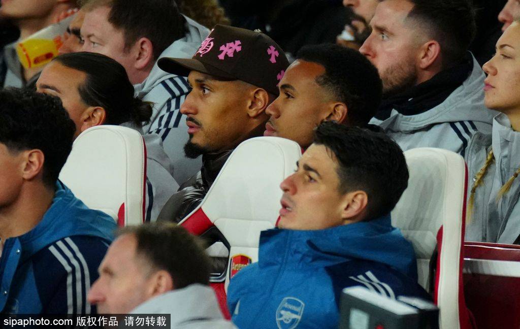 澳大利亚足球
_有情有义澳大利亚足球
！王刚赛后身披T恤致谢前任主帅塞蒂恩