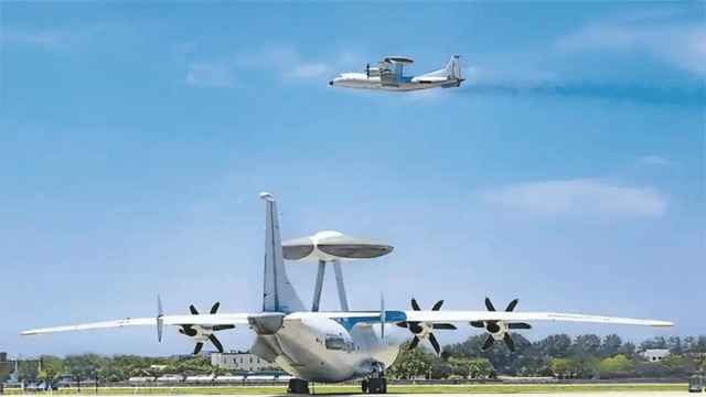 厄瓜多尔足球_东海之上厄瓜多尔足球，“不速之客”挂弹来袭！中国战机逼近百米对峙20分钟