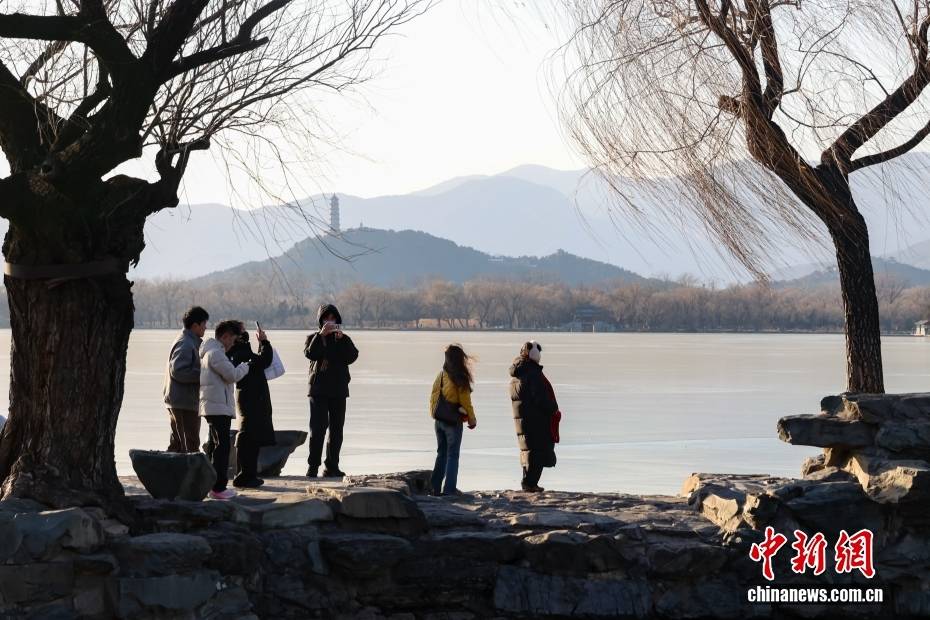 皇冠信用盘在线申请_北京颐和园呈现“金光穿洞”景观