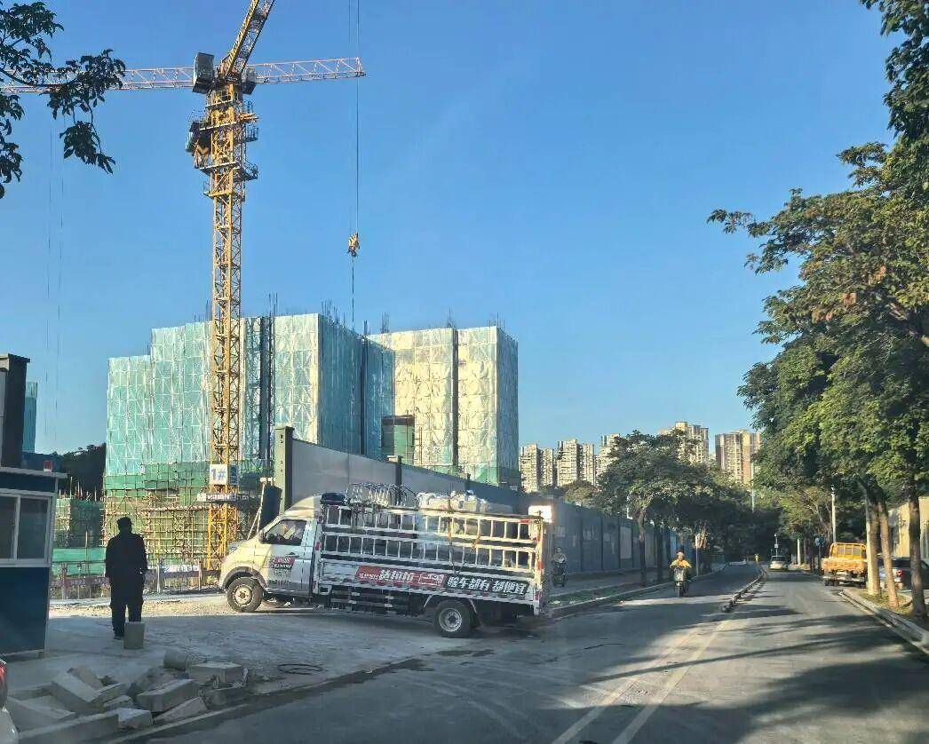 皇冠体育正网_深圳一1800平绿地遭破坏！部门确认无证施工皇冠体育正网，将重点巡查