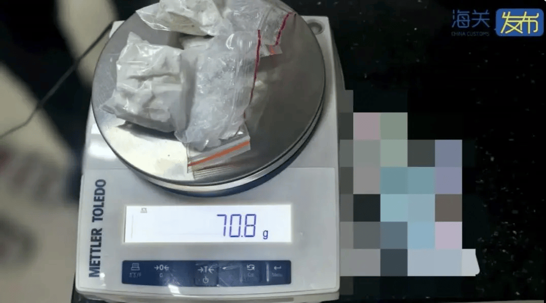 如何代理皇冠信用_这你真兜不住如何代理皇冠信用!男子裤裆藏毒70余克被查