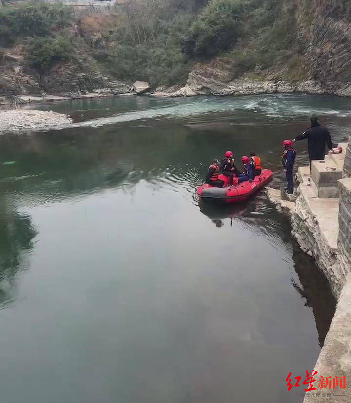 皇冠app_26岁男子跳桥身亡：办婚礼不足一月和女方分手皇冠app，事发前两天起诉返还彩礼案刚开庭