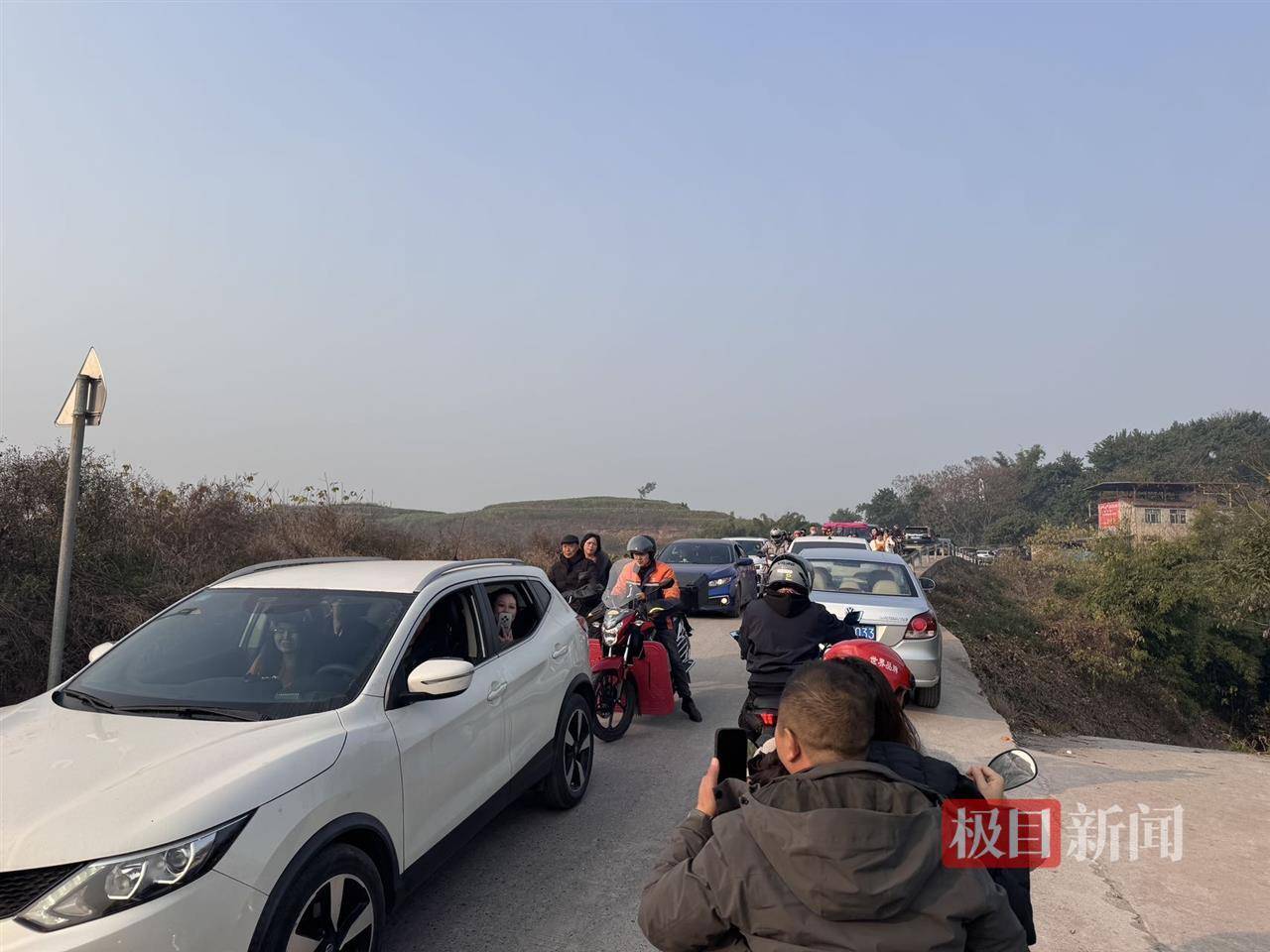 皇冠电话多少
_实探“千人帮忙杀猪”的合川庆福村:热闹如5A级景区皇冠电话多少
,车流堵到5公里外,有网友骑摩托接人进村