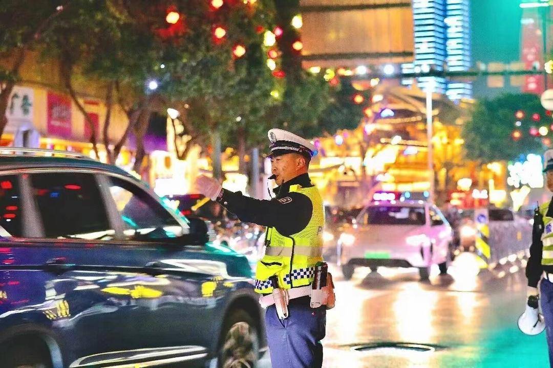 新2登录网址
_日均5万余名社会面防控警力新2登录网址
,四川公安全力守护平安春节