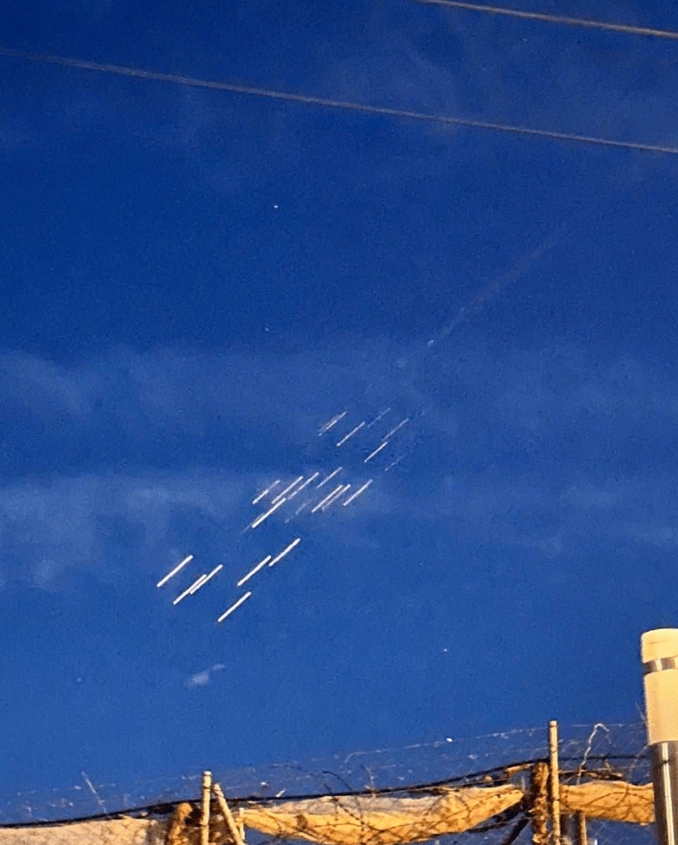 正网皇冠信用网
_破釜沉舟!伊朗发射子母弹猛轰正网皇冠信用网
,击落37架无人机,中东被炸成火海